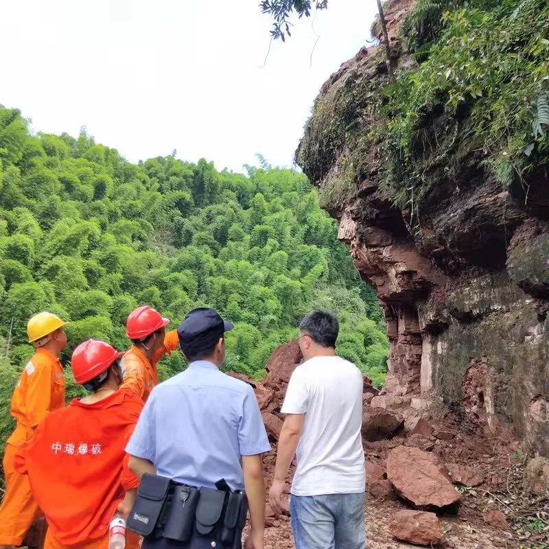 雅安到夹金山最新路况（夹金山路况：雅安至最新动态）